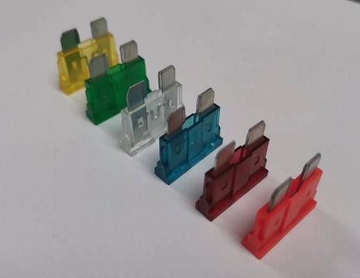 DC32V 1A Cầu chì ô tô màu đen áp dụng cho bảo vệ nhánh bên trong