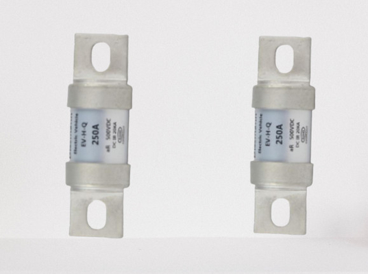 Bộ sạc 500VDC EV Cầu chì ô tô gốm Bolt khi cài đặt