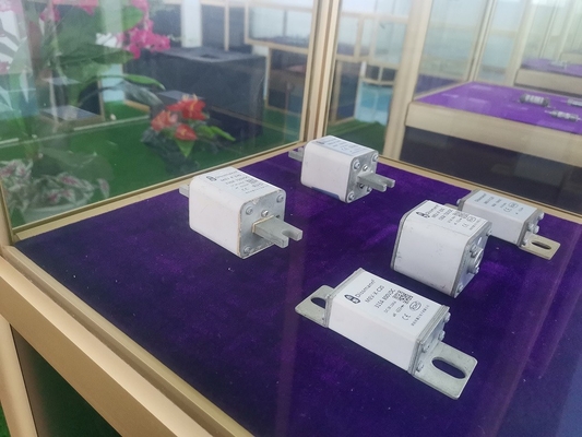 BS88 Series Cầu chì gốm DC750V Cầu chì tiêu chuẩn UL Thay thế Sinofuse