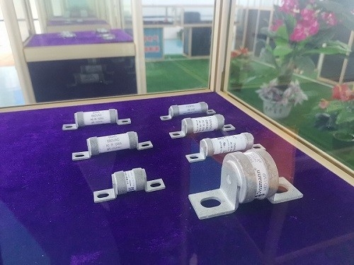 Cầu chì gốm DC20KA tại Trung Quốc Cầu chì gốm DC750V thay thế Cầu chì được chứng nhận UL