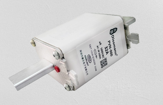 Bộ sạc pin Cầu chì PV năng lượng mặt trời Thân vuông 750volt Điện áp định mức