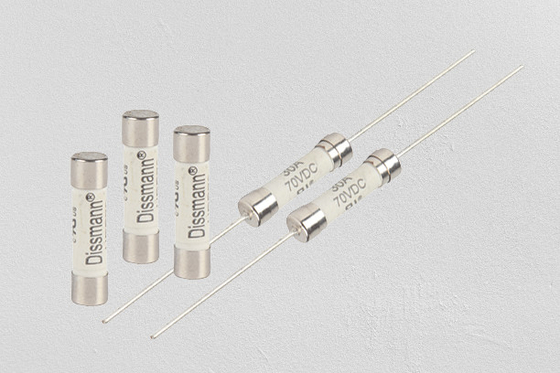 Trễ thời gian Mô-đun giao tiếp 5G Cầu chì 50A Vật liệu gốm hiện tại được xếp hạng