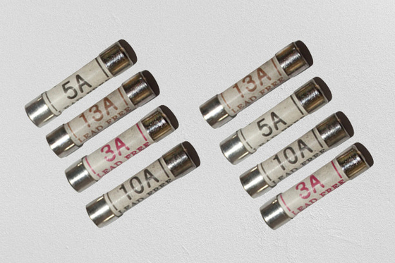Đầu cắm Bussmann Fuse Bs 1362 Bảo vệ quá tải Điện áp định mức 240VAC
