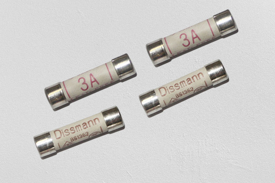 Bảo vệ quá tải 7 Amp Inline Fuse Tiêu chuẩn Anh 240VAC Màu đen